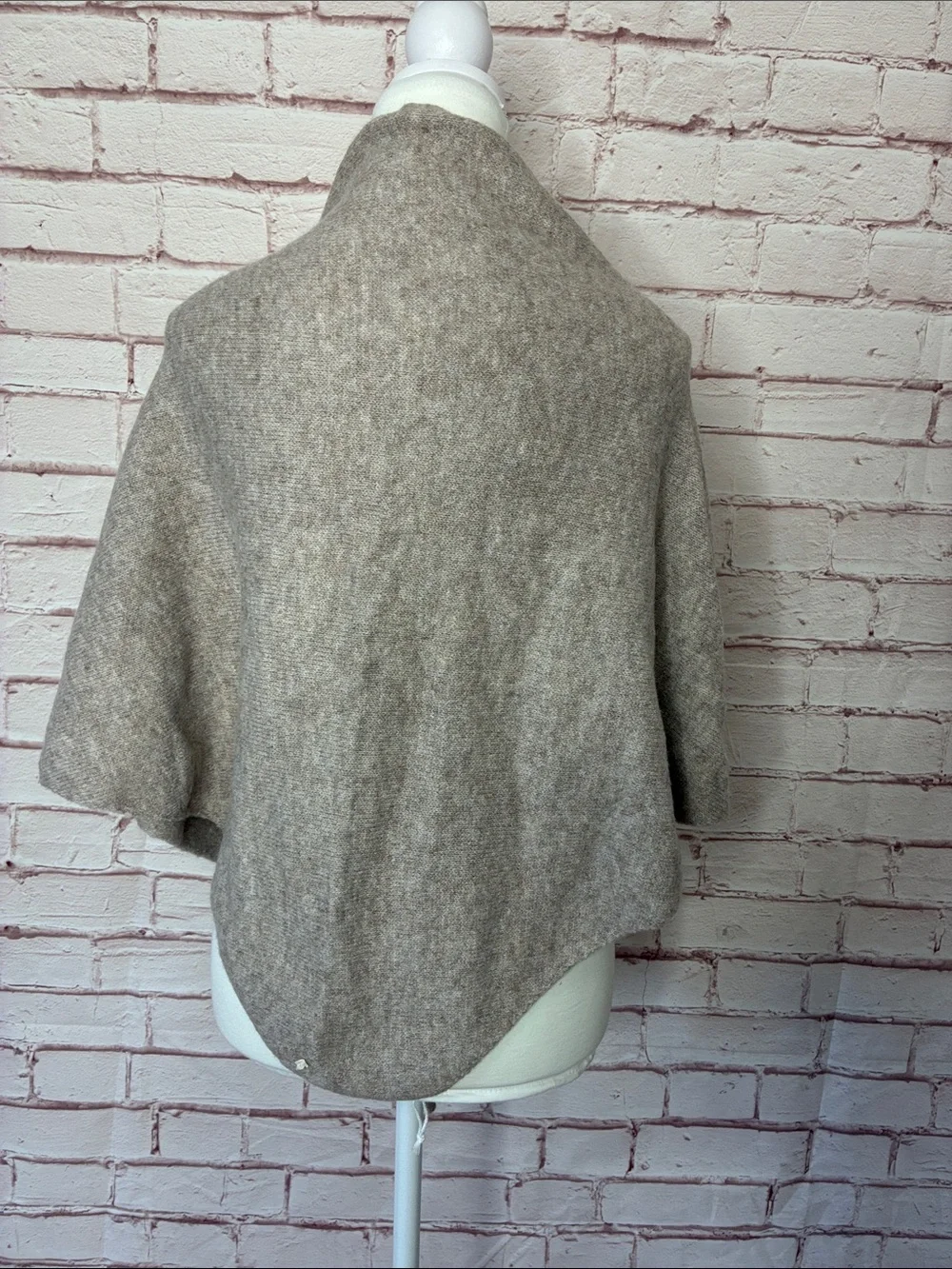 Yekee Triangle Sweater Knit Shawl Wrap Like New